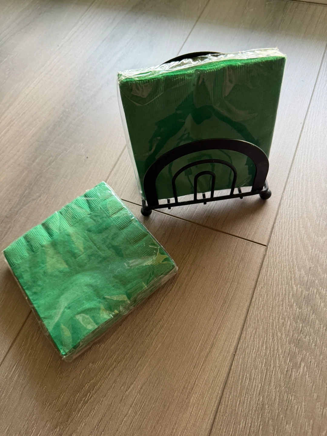 Celebrations Emerald Green Napkins with Napkin Holder