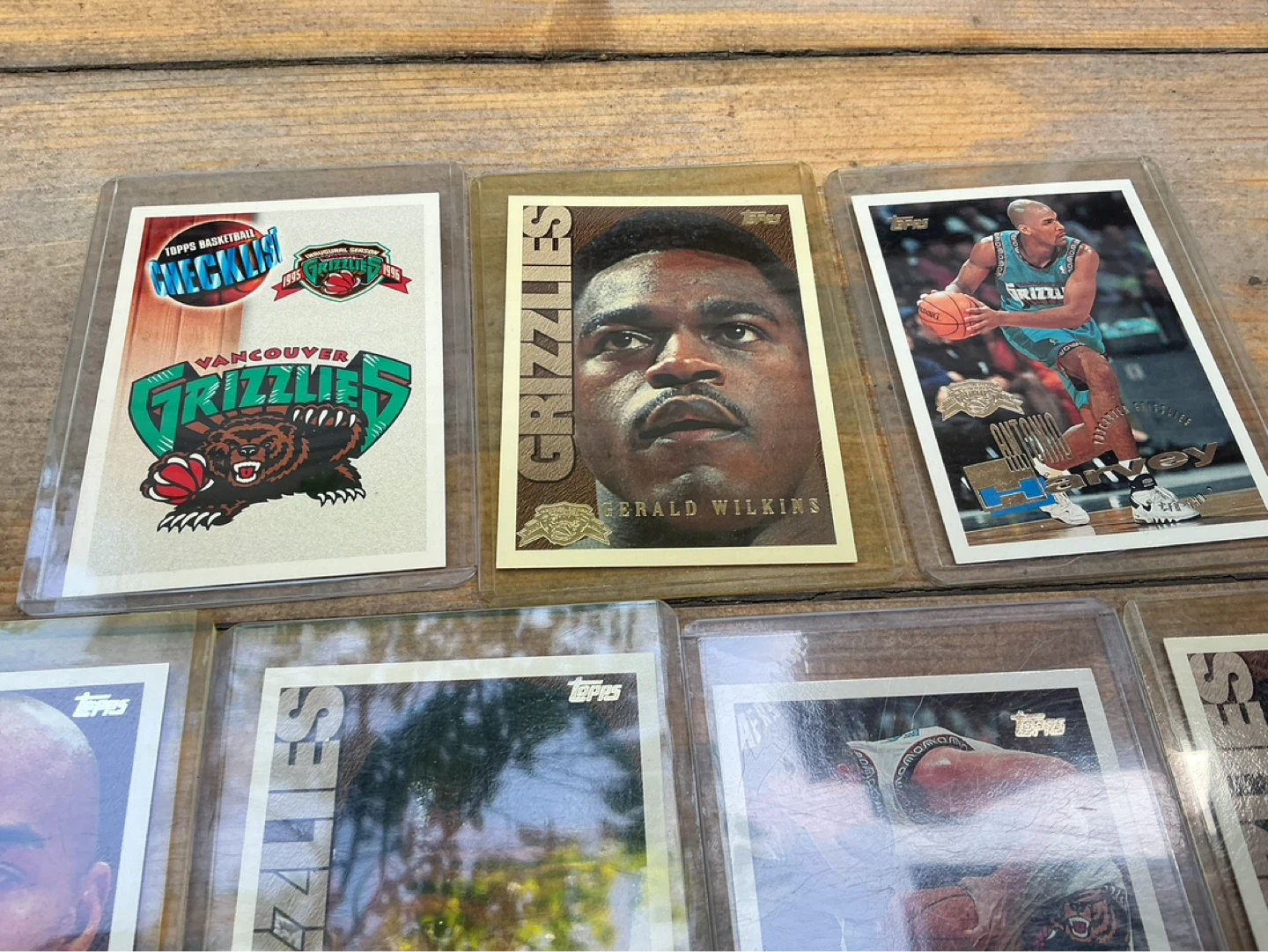 9. 1995-96 TOPPS VANCOUVER GRIZZLIES BASKETBALL Cards - photo 2