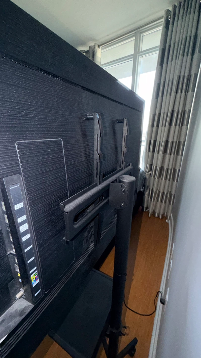 Samsung 50” 4K Smart TV + Rolling Stand (Ready to Use) - photo 3