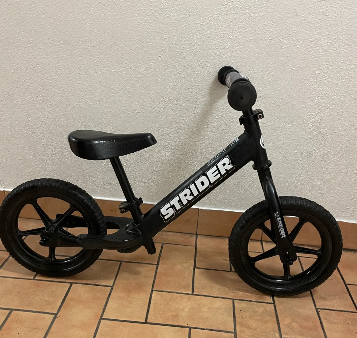Strider Balance Bike - Black - photo 2