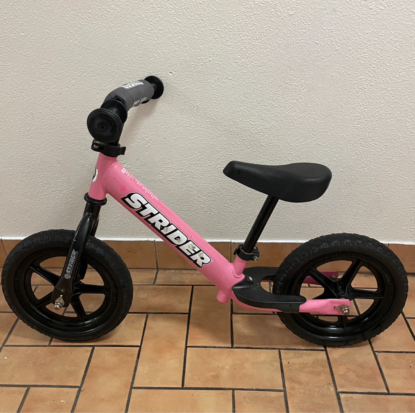 Pink Strider Balance Bike - photo 2