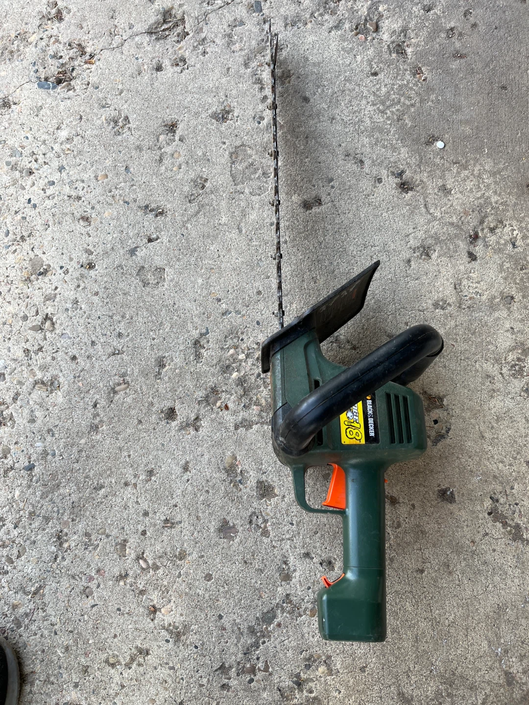 BLACK+DECKER Electric Hedge Trimmer - photo 2