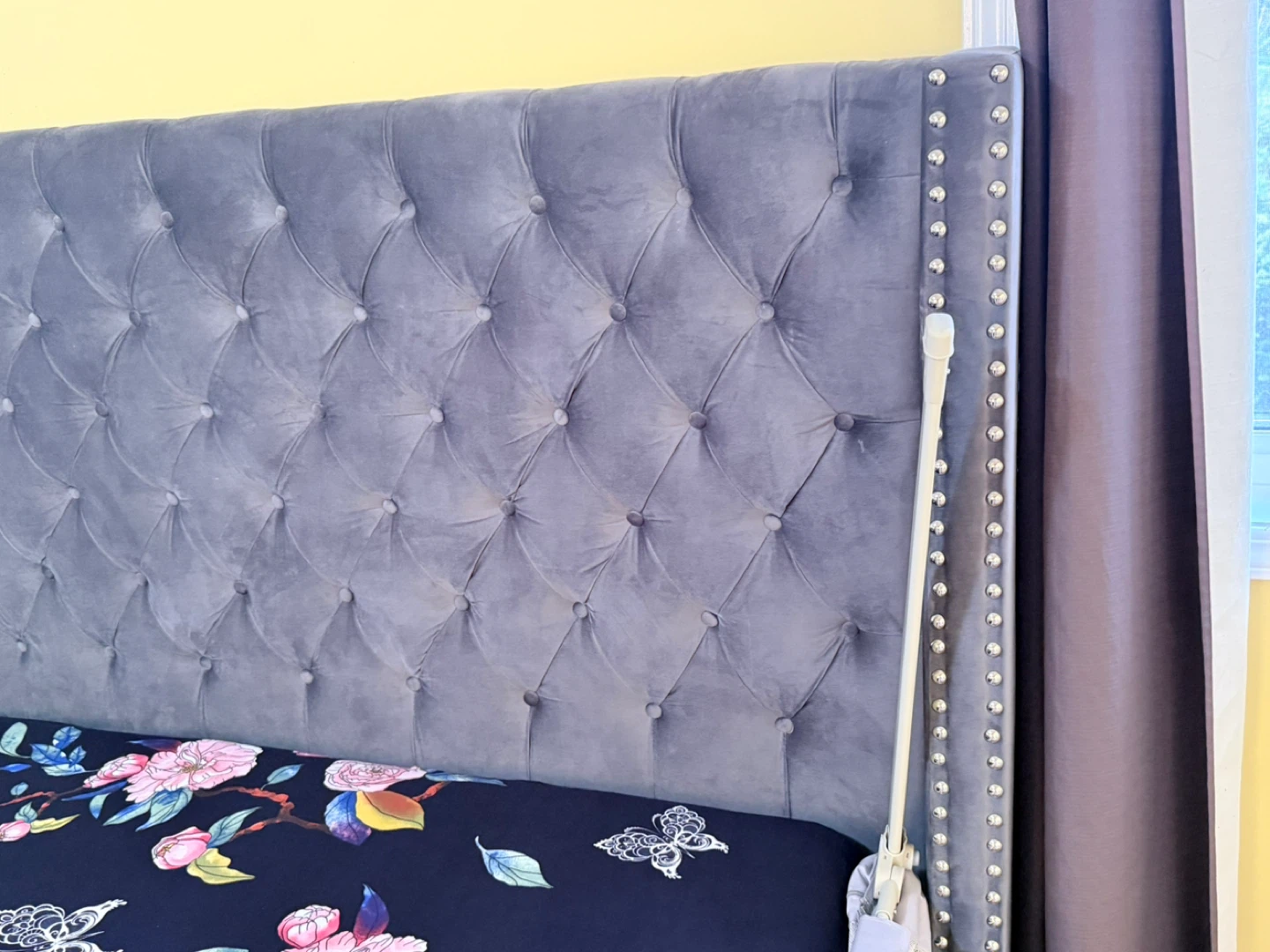Moving out sale.. Grey Velvet king size with 10’ mattress - photo 4