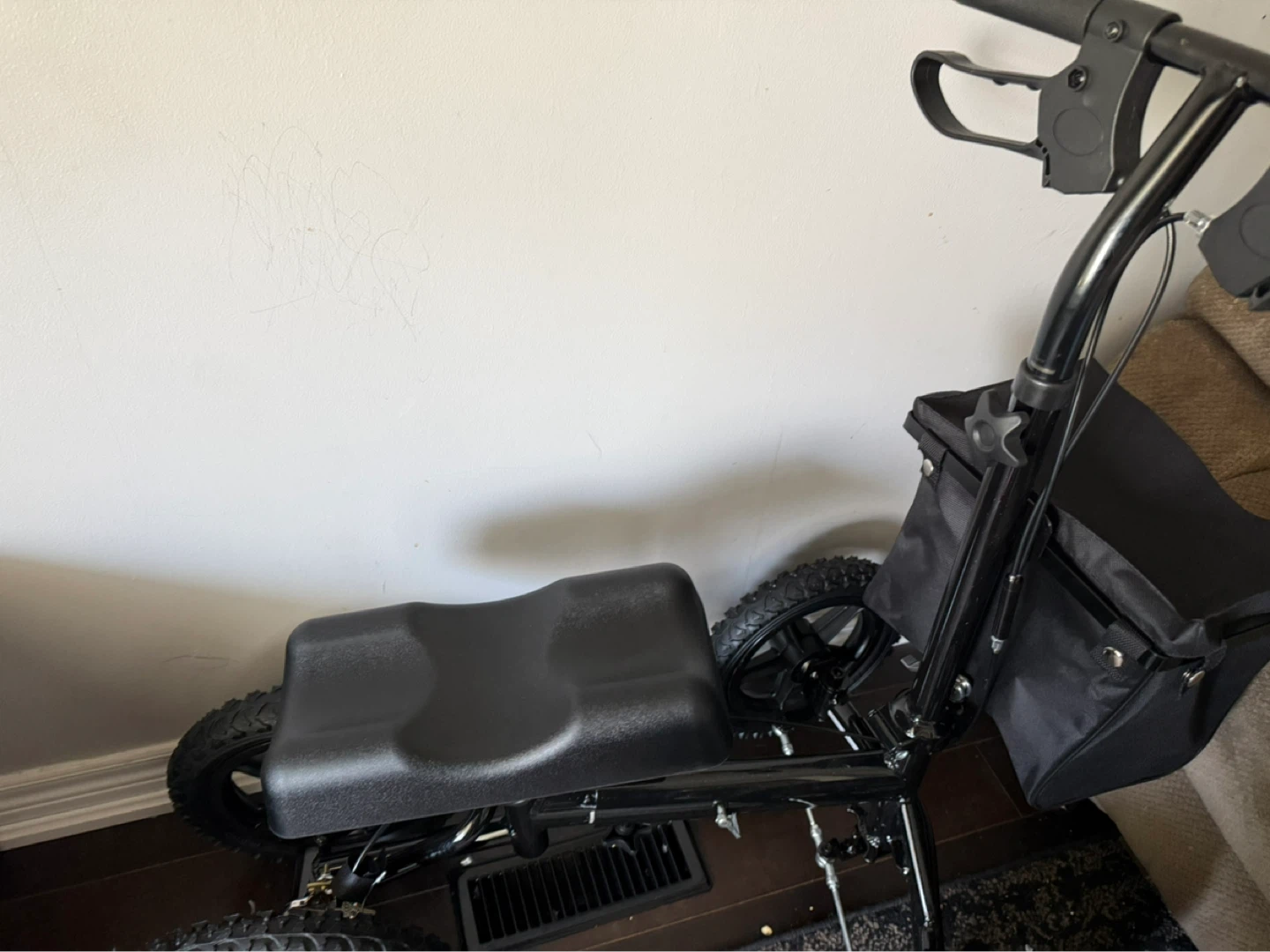 VEVOR 4-Wheel Scooter Knee Walker - photo 3