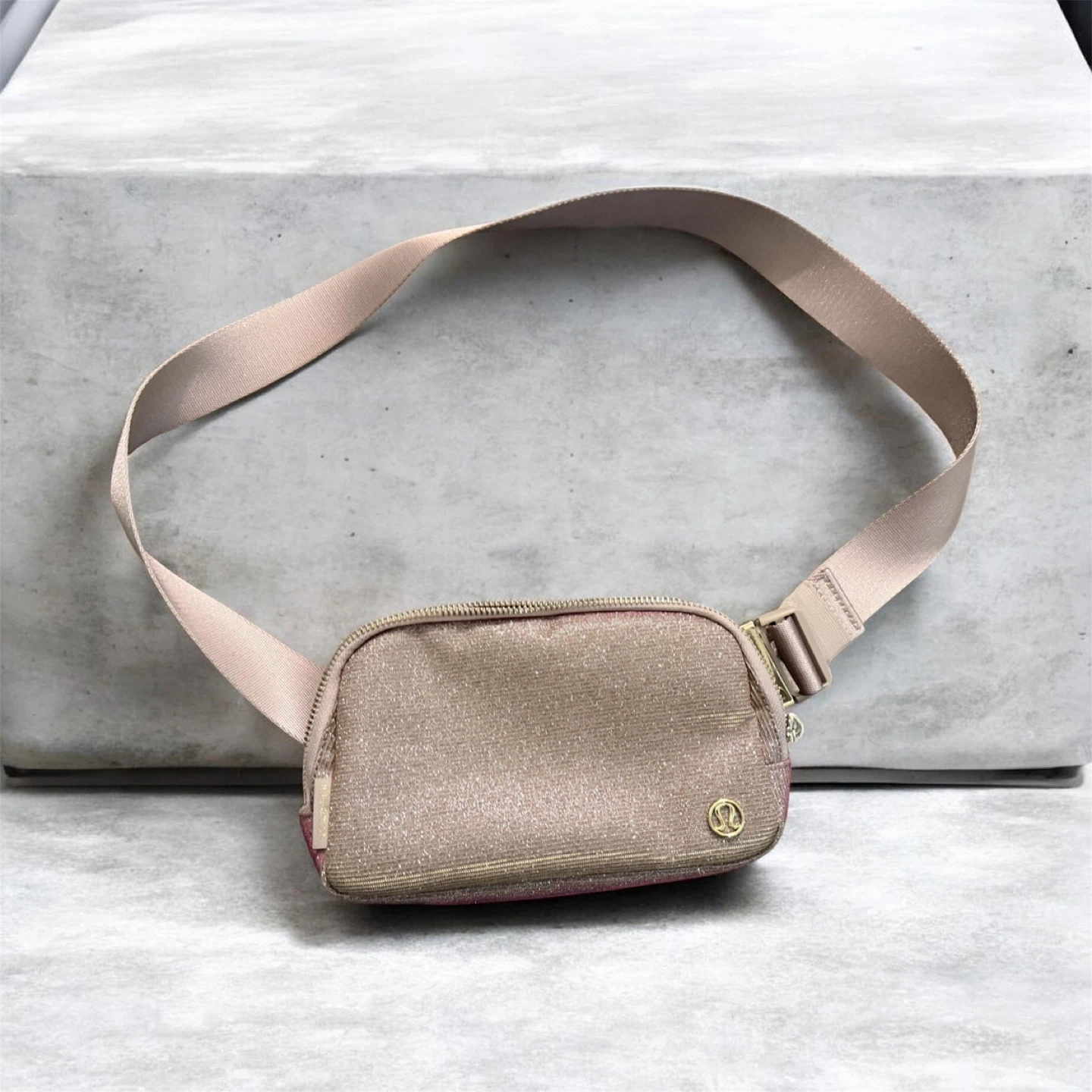 Lululemon Everywhere Belt Bag - Metallic Rose - photo 2