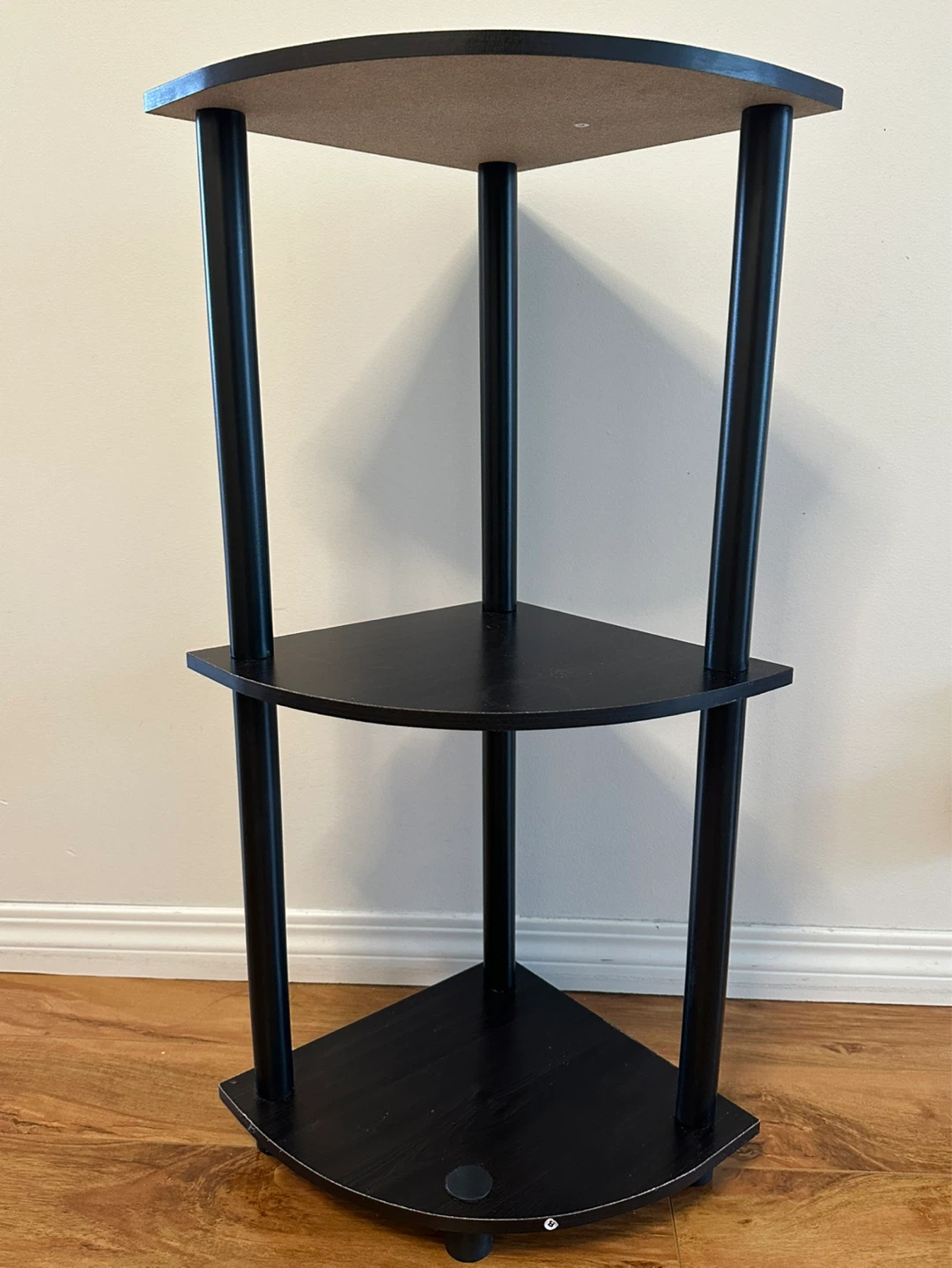 Corner shelf