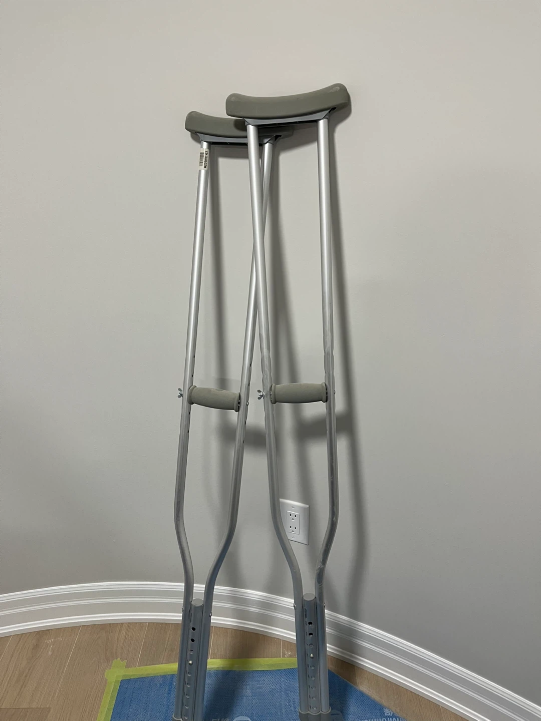 Adjustable Aluminum Crutches