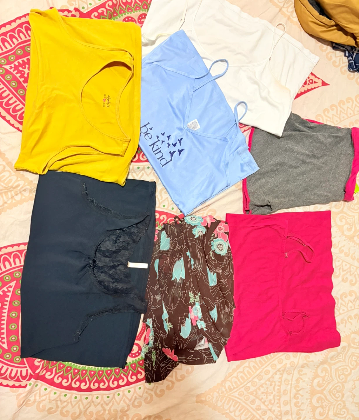 Lot of 5 Women's Tank Tops and Camisoles - photo 2