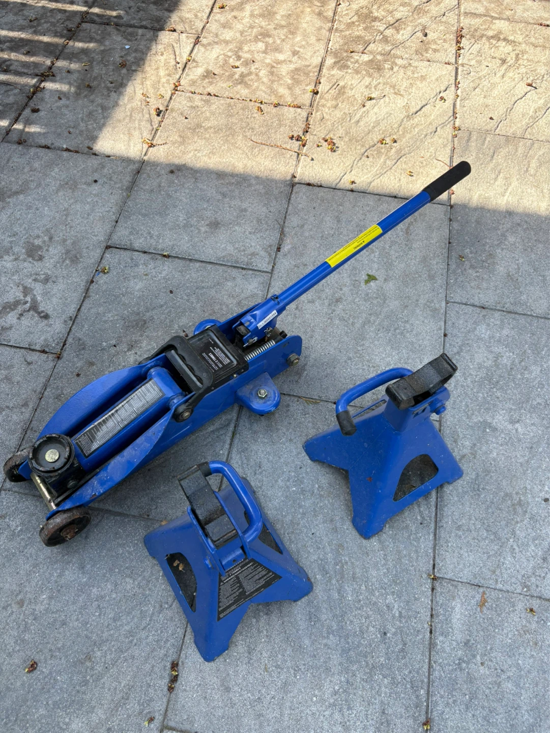 Certified 2 Ton Trolley Jack with Jack Stands