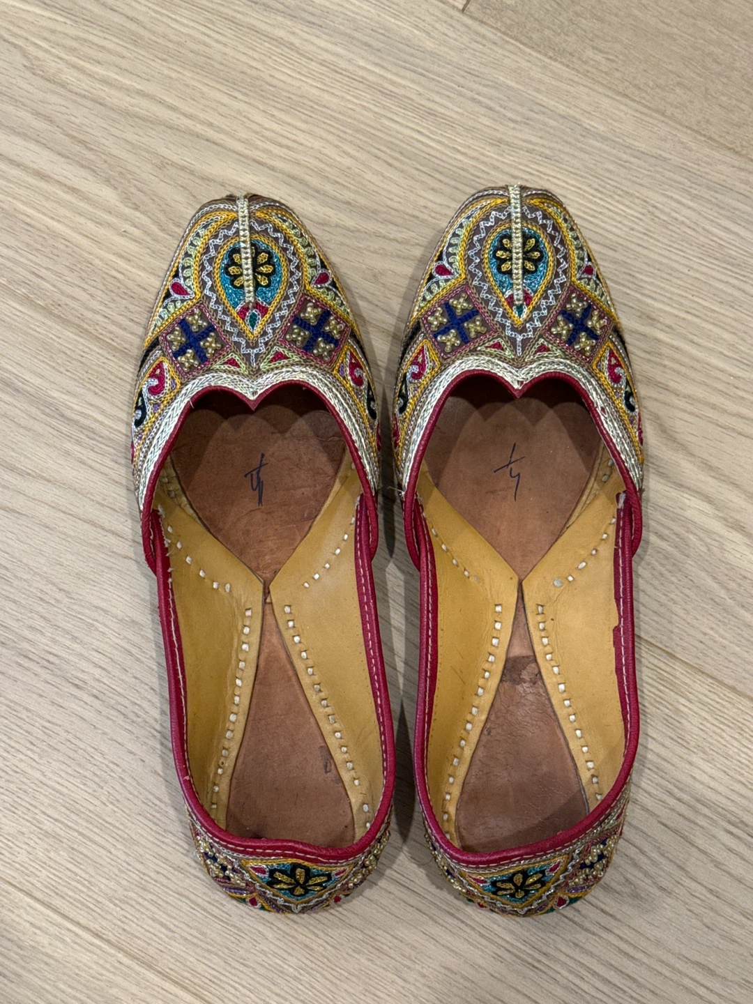 Embroidered Flat Shoes