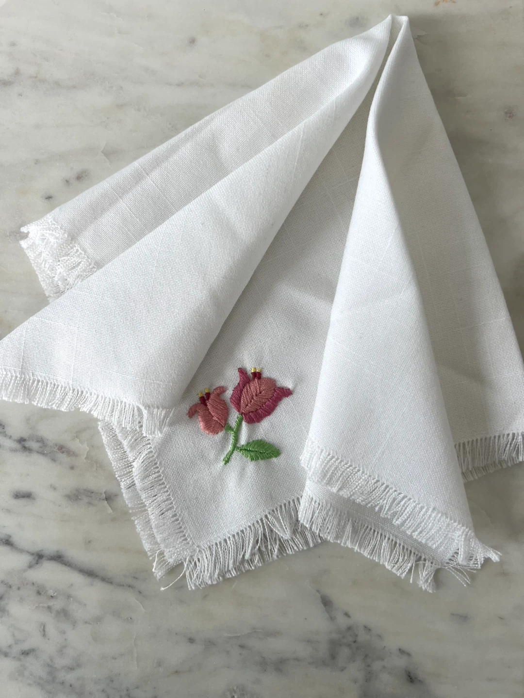 Vintage Embroidered Linen Napkins. Set of 4