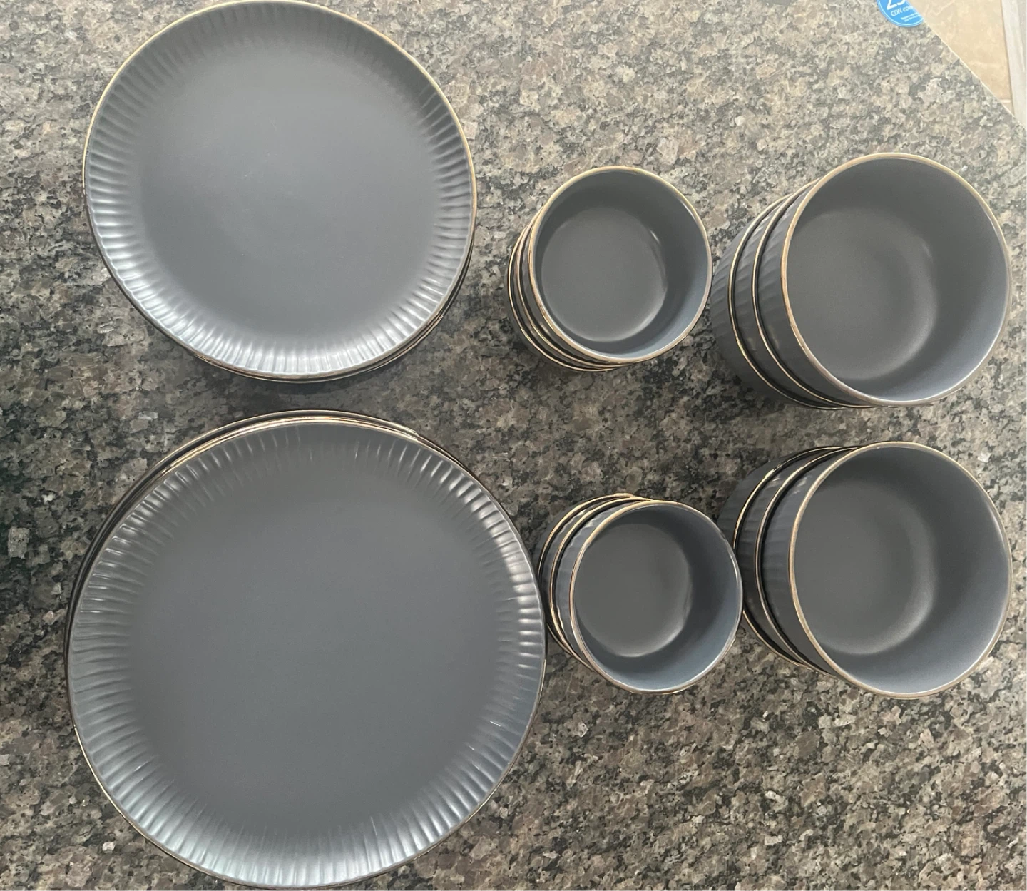 24 Piece Dinnerware Set