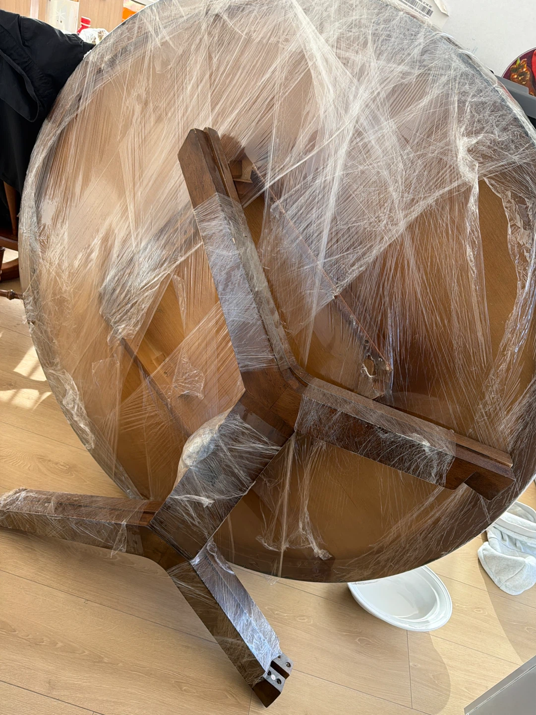 Round Wooden Dining Table with Excellent Condition
