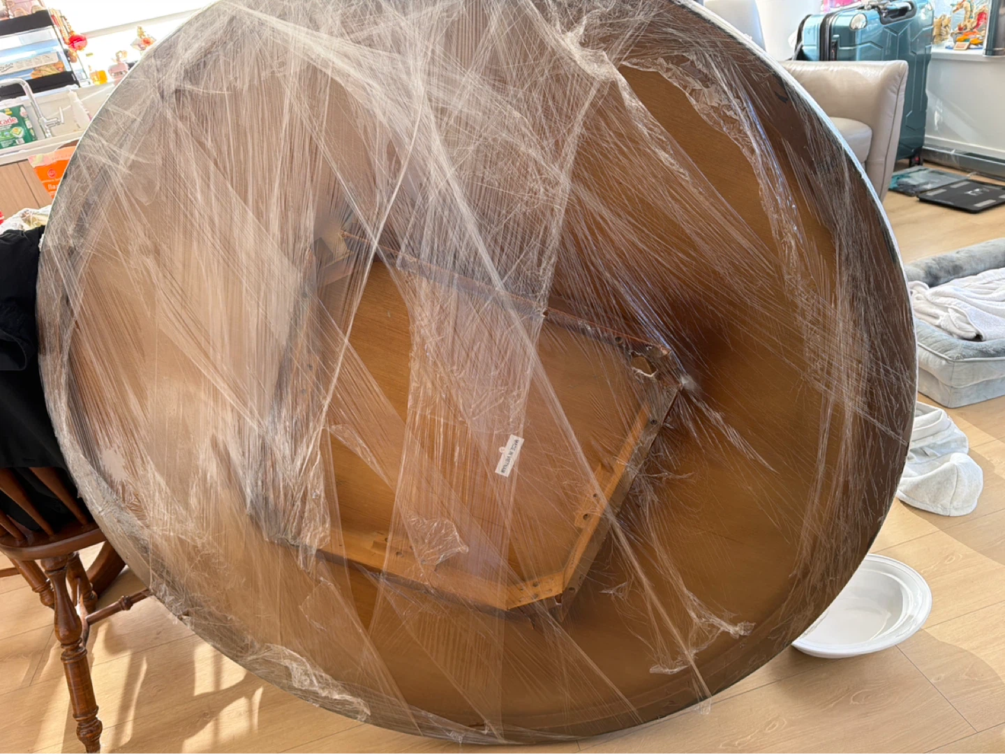 Round Wooden Dining Table with Excellent Condition - photo 3