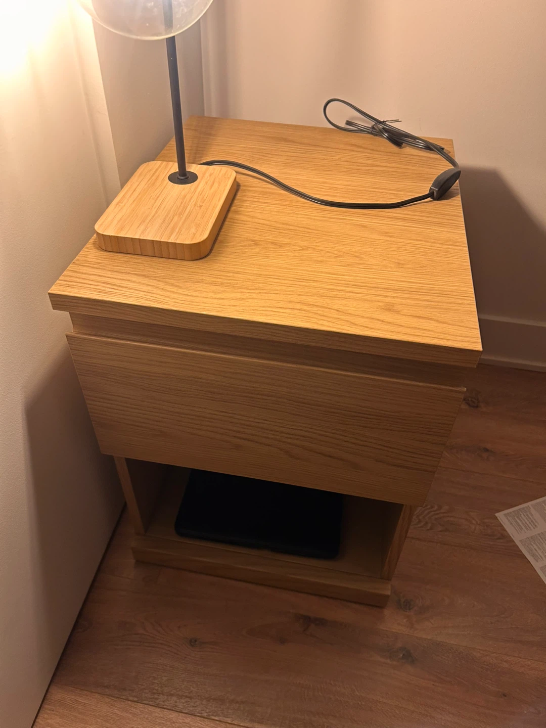 Table de nuit en bois