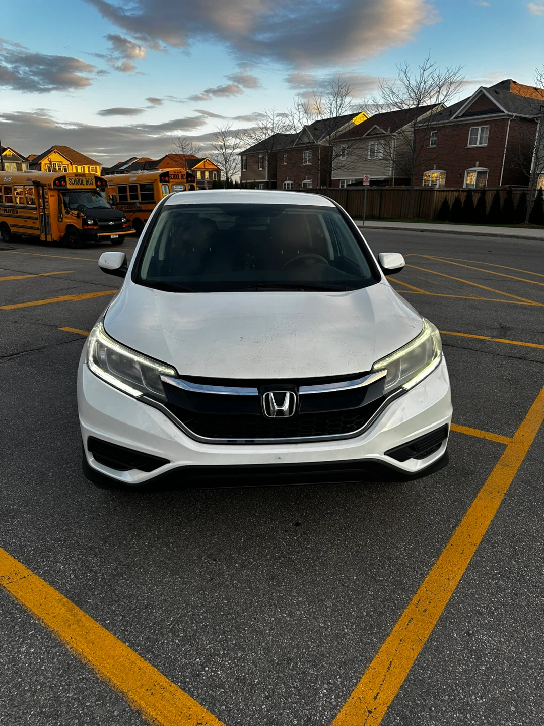 White Honda CR-V 2015
