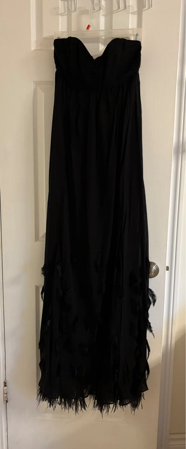 Guess by Marciano Black Strapless Feather Trim Gown - photo 3
