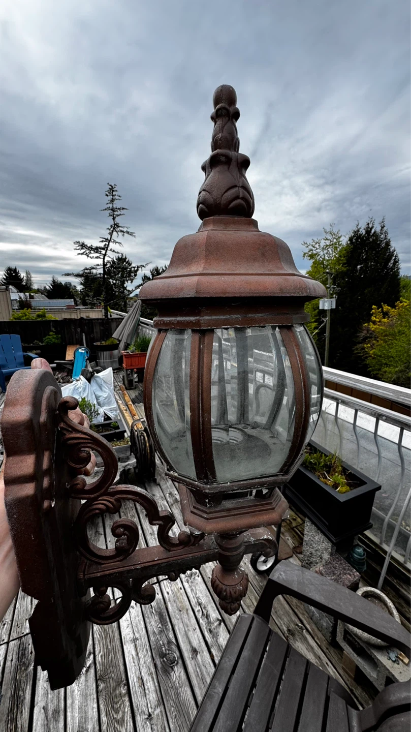 4 Exterior wall lights + ++