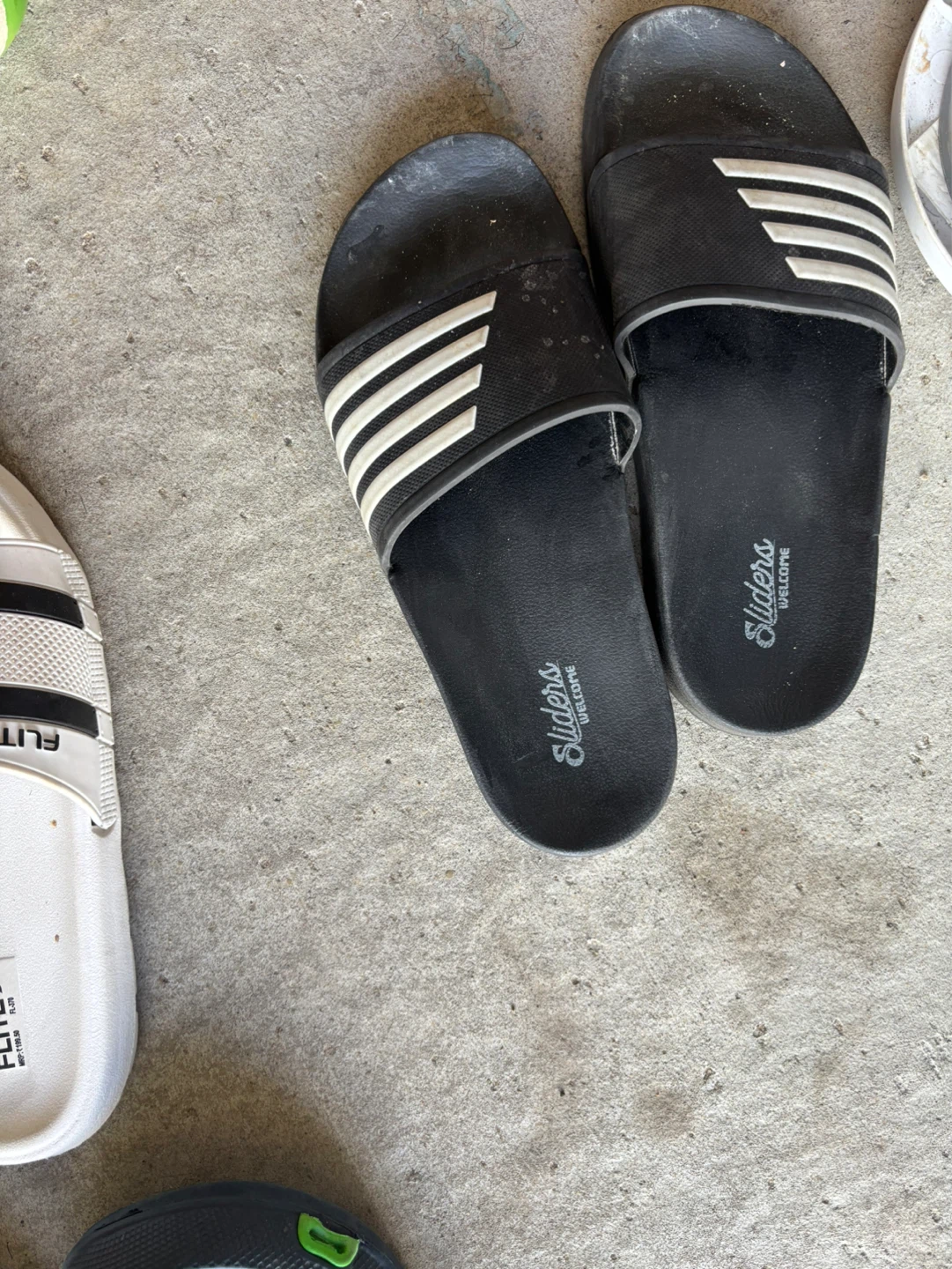 Welcome Sliders Sandals Black