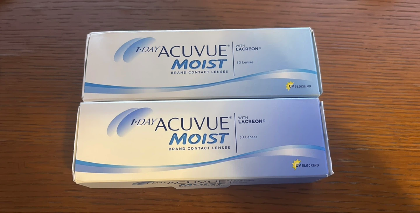 Acuvue 1-Day Moist Brand Contact Lenses