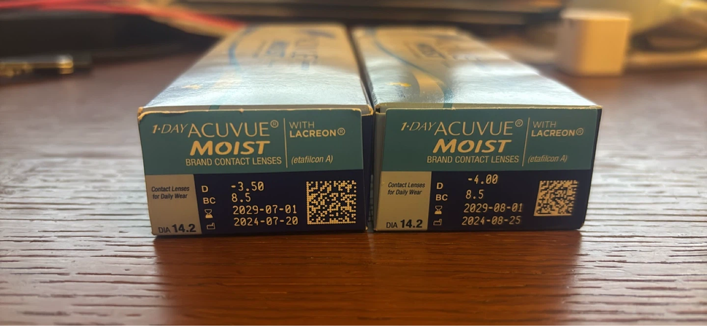Acuvue 1-Day Moist Brand Contact Lenses - photo 2