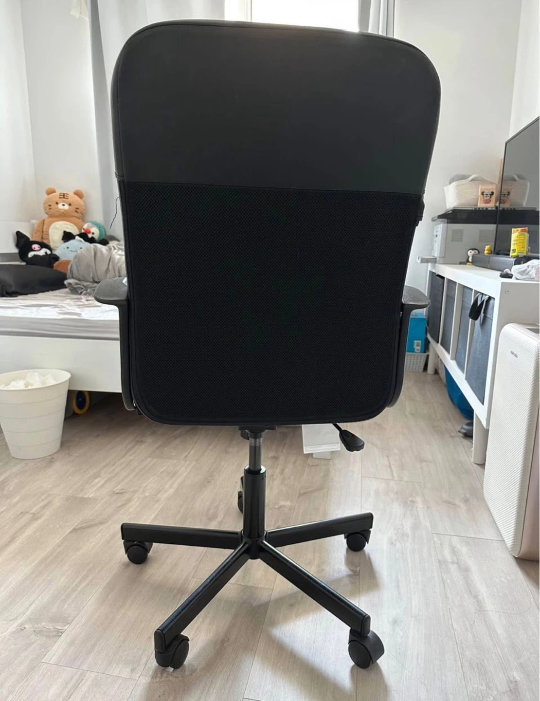 Black Swivel Office Chair - photo 2