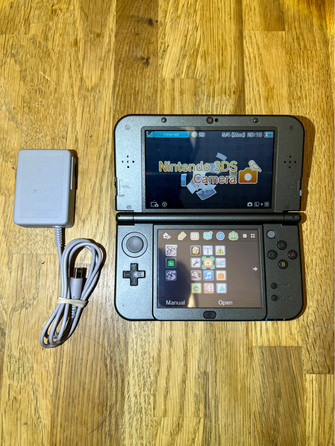 (TRADE) Modded New 3DS XL (with 64gb SD Card)