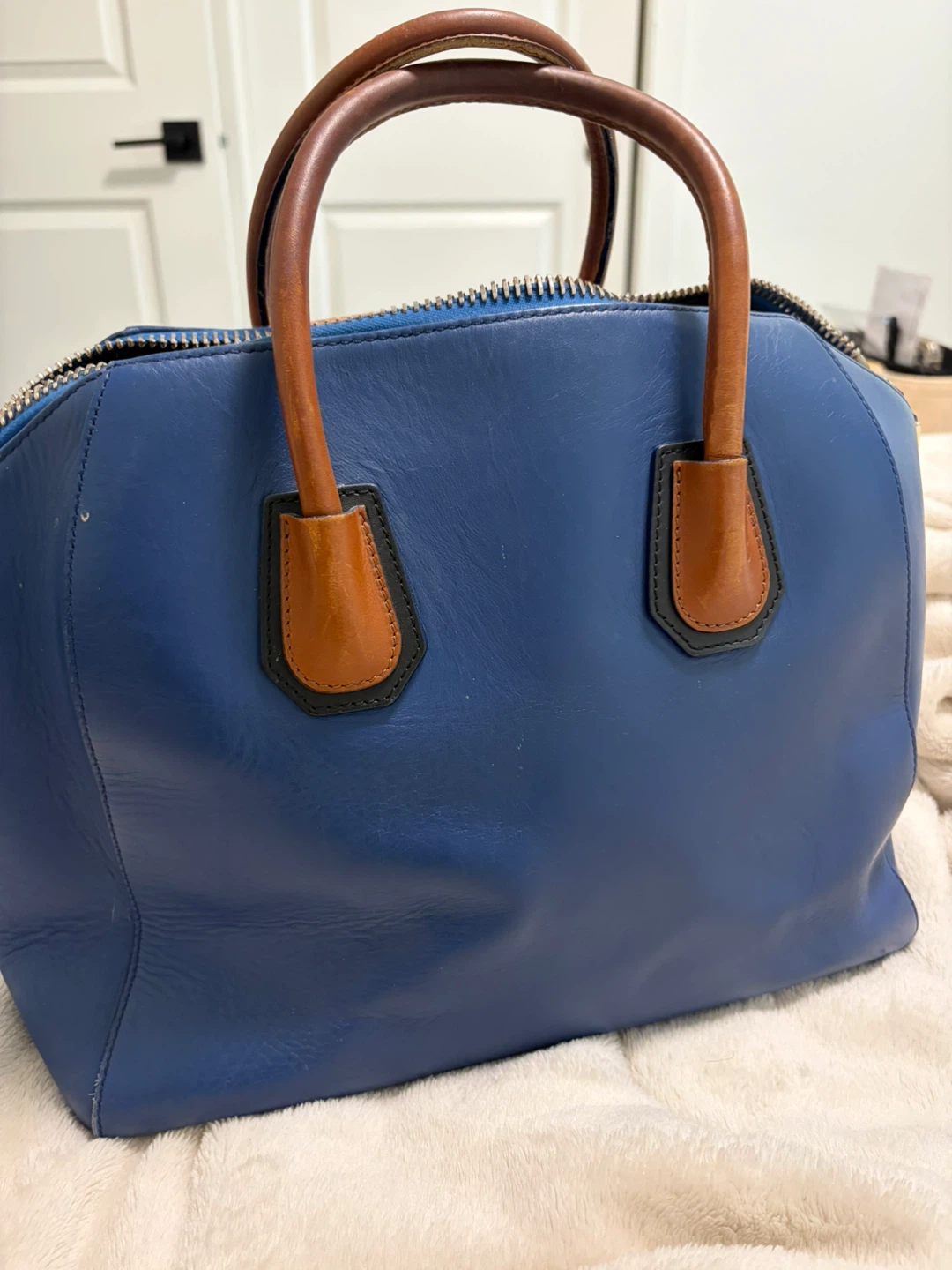 Givenchy Antigona Medium Bag – Blue & Brown Leather - photo 4