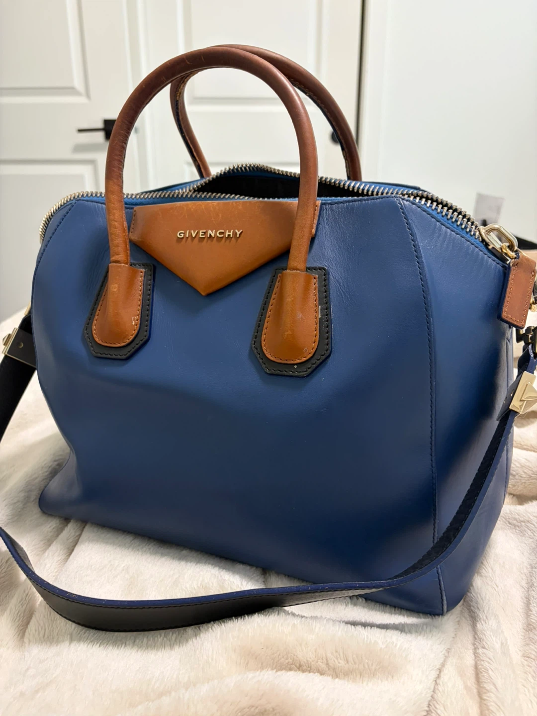 Givenchy Antigona Medium Bag – Blue & Brown Leather - photo 2