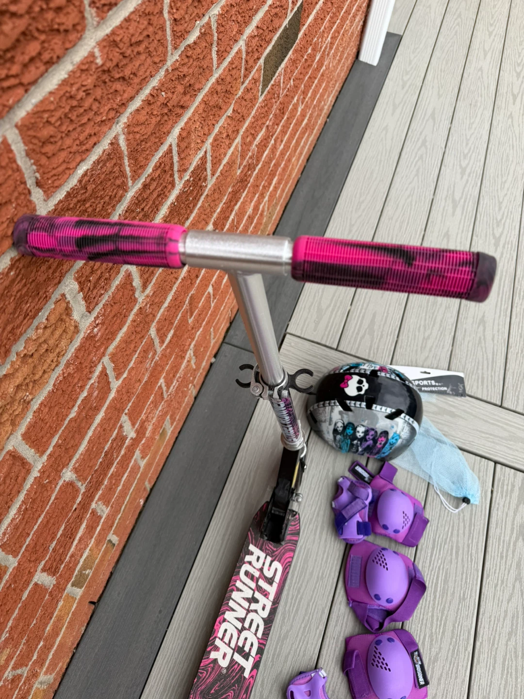 Street Runner Scooter with Helmet and Pads - photo 2