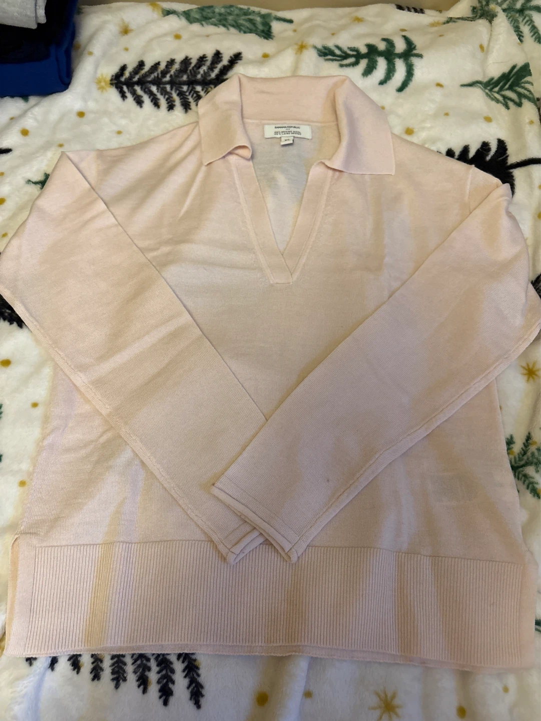 Banana Republic Pink Merino Wool V-Neck Sweater - XS