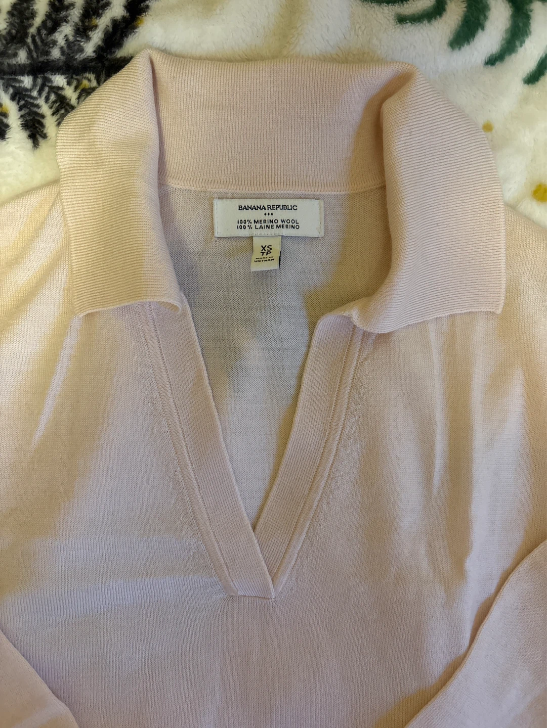 Banana Republic Pink Merino Wool V-Neck Sweater - XS - photo 2