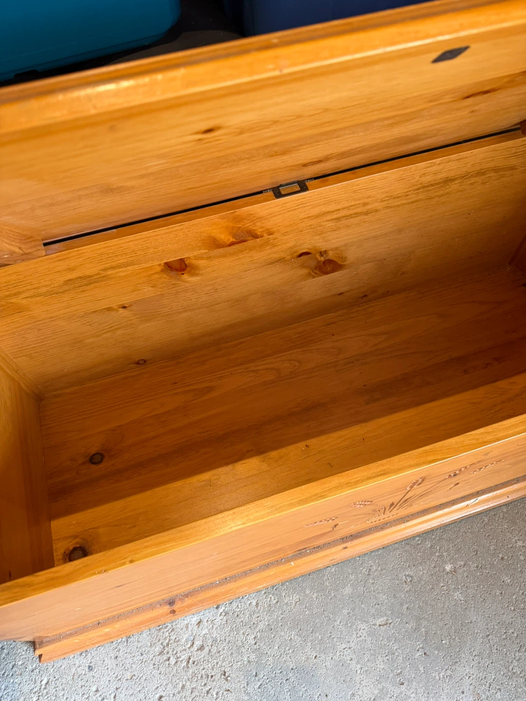 Wooden pine Chest with Wheat Engraving - photo 3