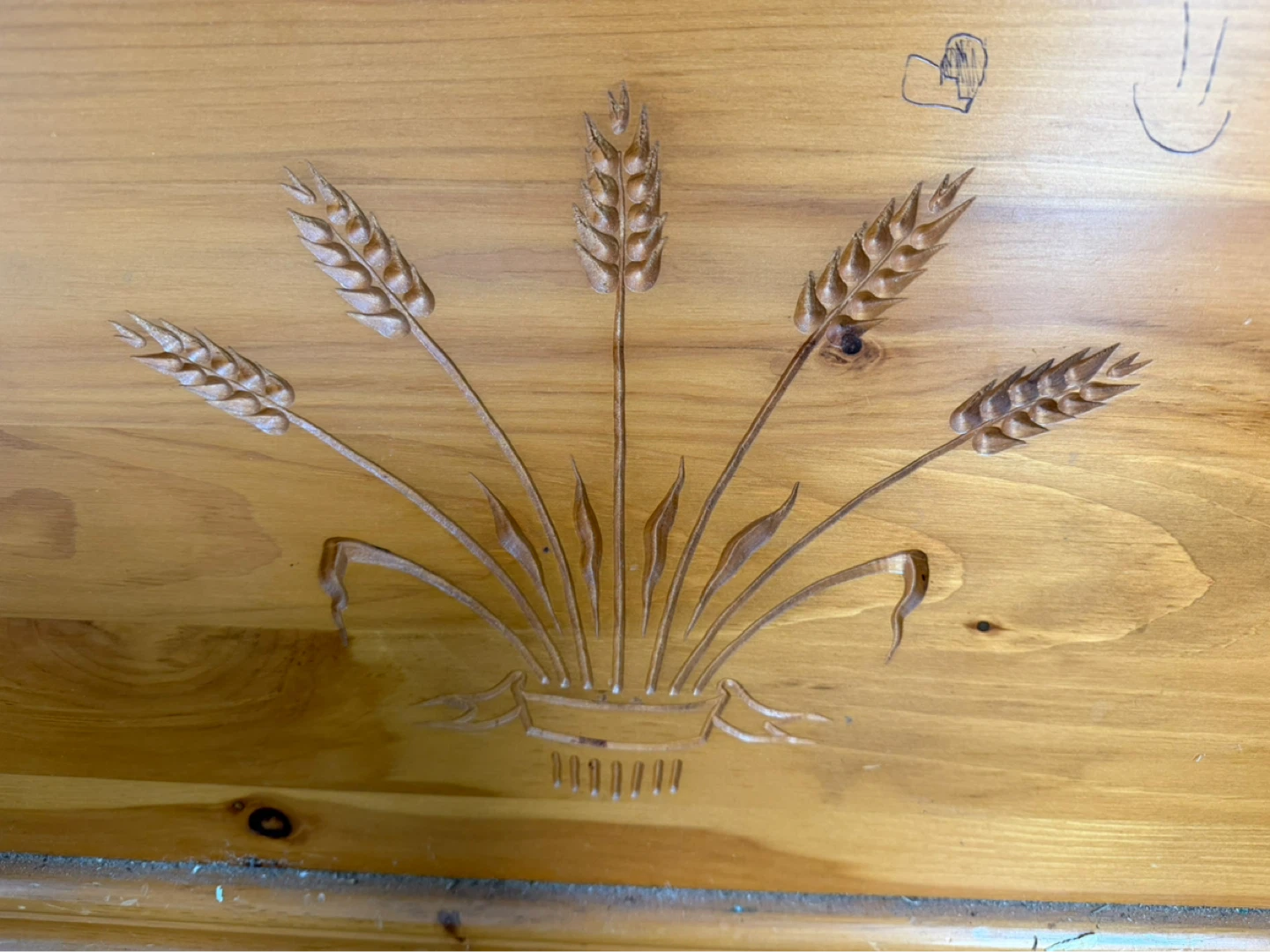Wooden pine Chest with Wheat Engraving - photo 5
