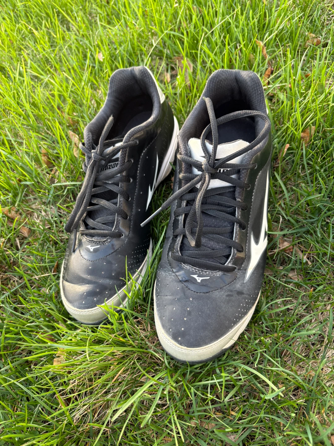 Ladies Mizuno Cleats - photo 2