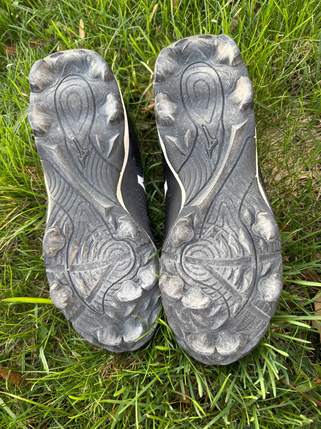 Ladies Mizuno Cleats - photo 3
