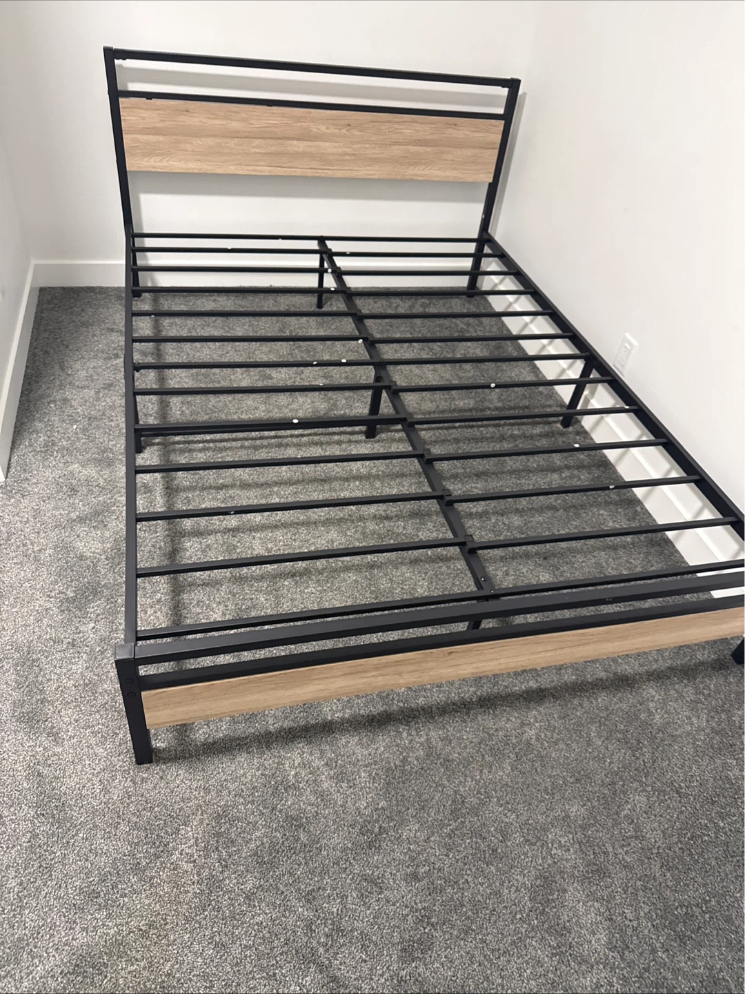 Queen bed frame - photo 2
