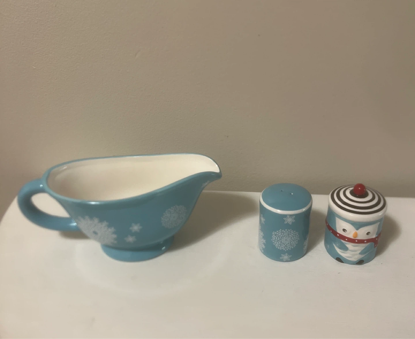 Xmas Blue Gravy Boat with Salt & Pepper Shakers Set