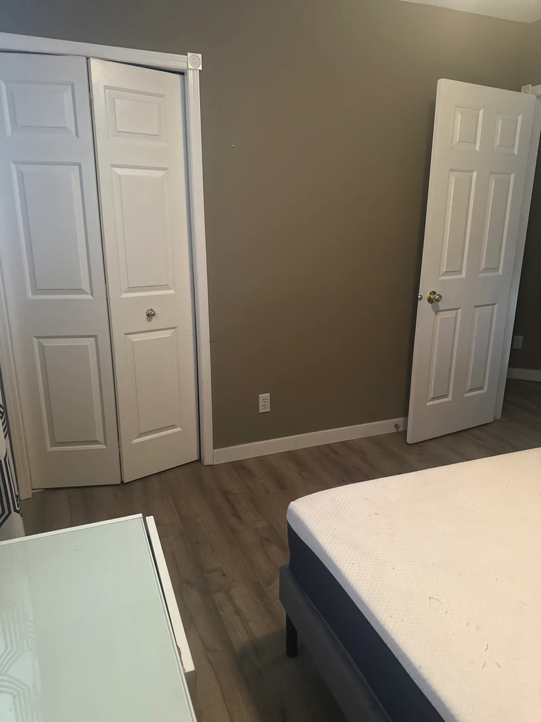 Private one room for rent in Convington Close NE - photo 5