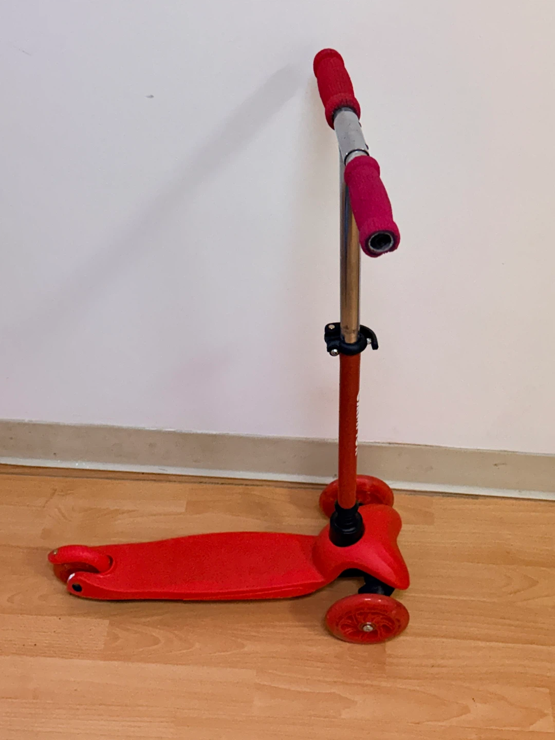Red CAMPFOR 3-Wheel Kids Scooter