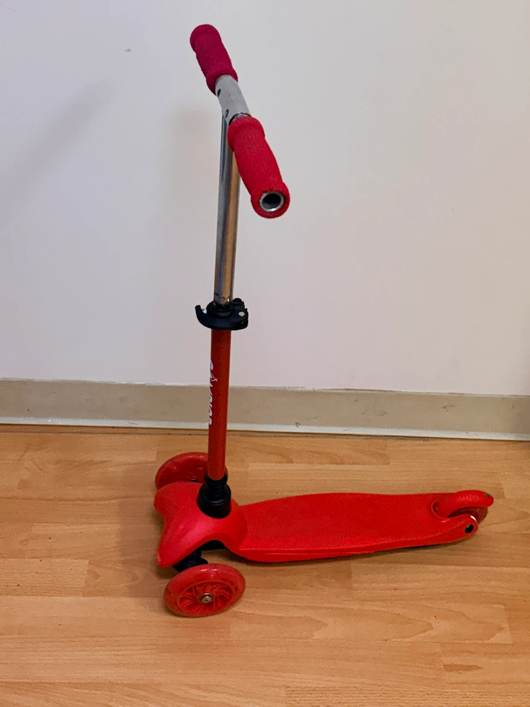 Red CAMPFOR 3-Wheel Kids Scooter - photo 3