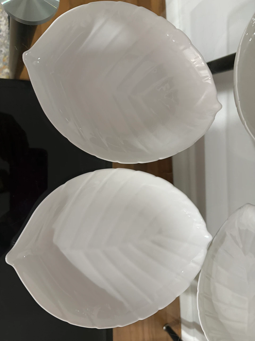 Set of 6 White Leaf-Shaped  Plates - photo 3