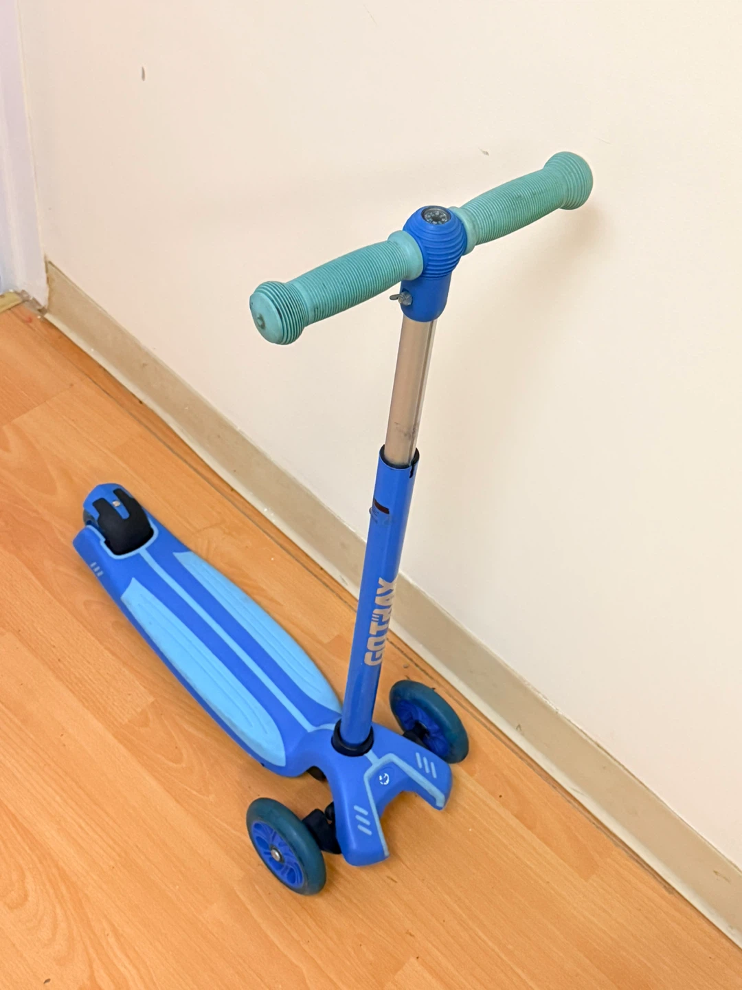GO TRAX 3-Wheel Scooter with Light-Up Wheels - photo 2