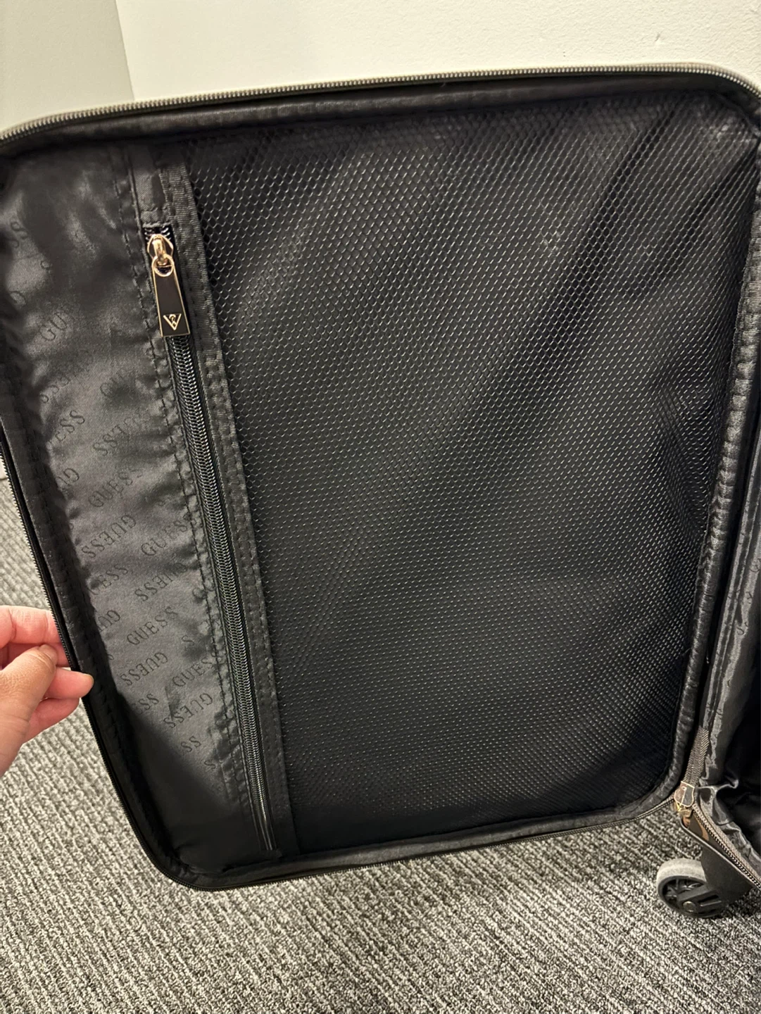 Guess Eldoria Travel Luggage - photo 4