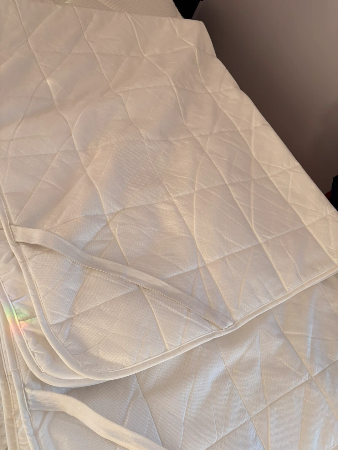White Quilted Mattress Topper with Straps - photo 3