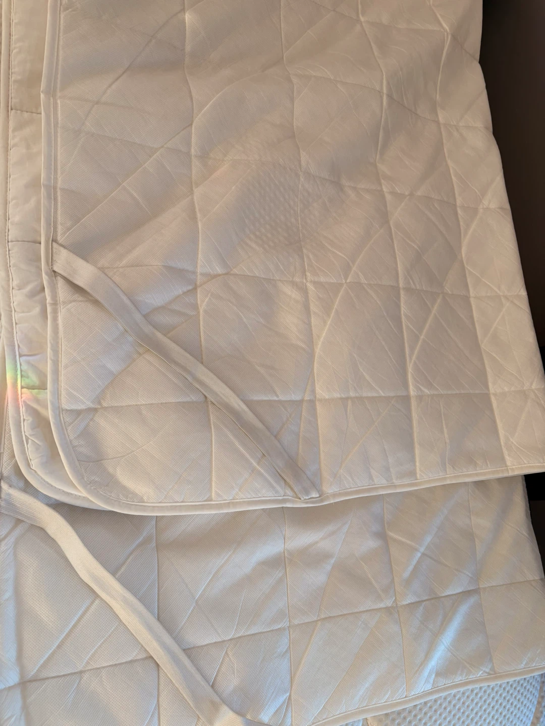 White Quilted Mattress Topper with Straps - photo 2