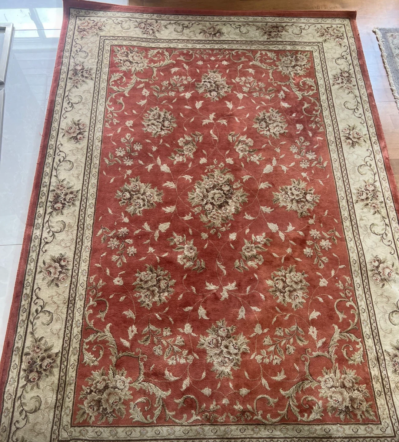 Area Rug with Floral Pattern