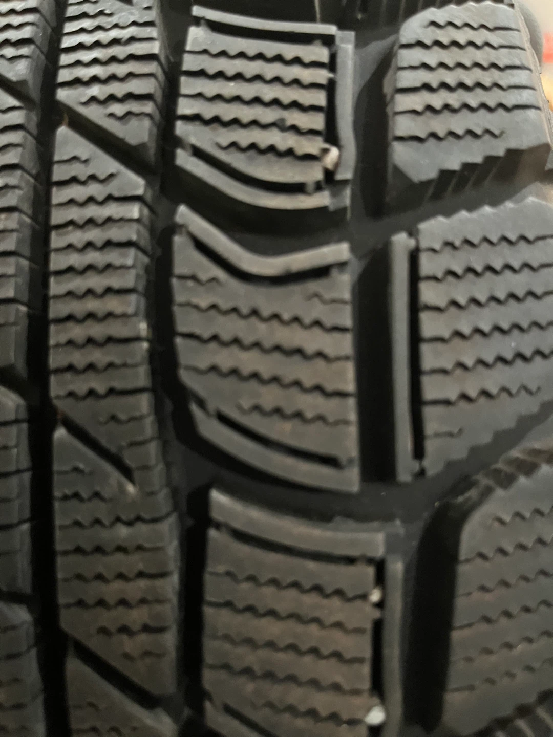 Set of 2 Dunlop Graspic  Steel Belted Winter Tires 195/65R15 - photo 2