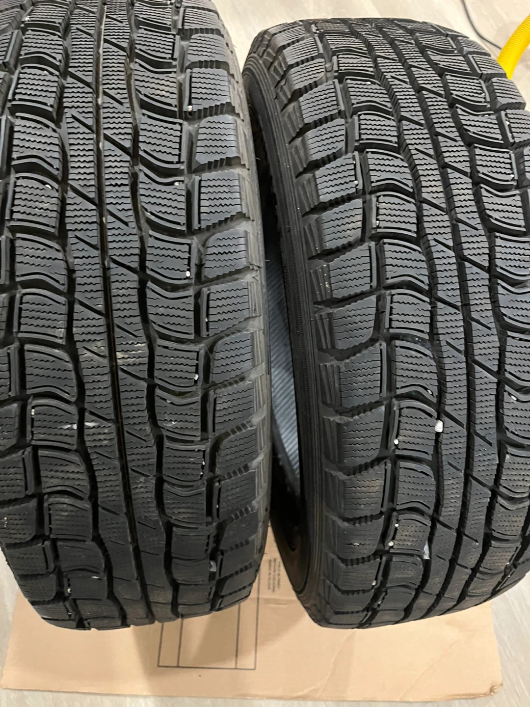 Set of 2 Dunlop Graspic  Steel Belted Winter Tires 195/65R15