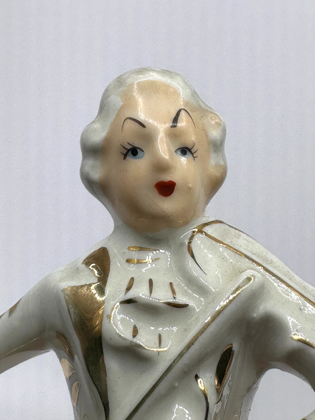 Vintage Porcelain Ceramic  Figurine Statue Man Playing Violin - photo 4